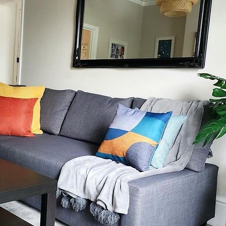 Contemporary Beach Apartment Brighton Exterior photo